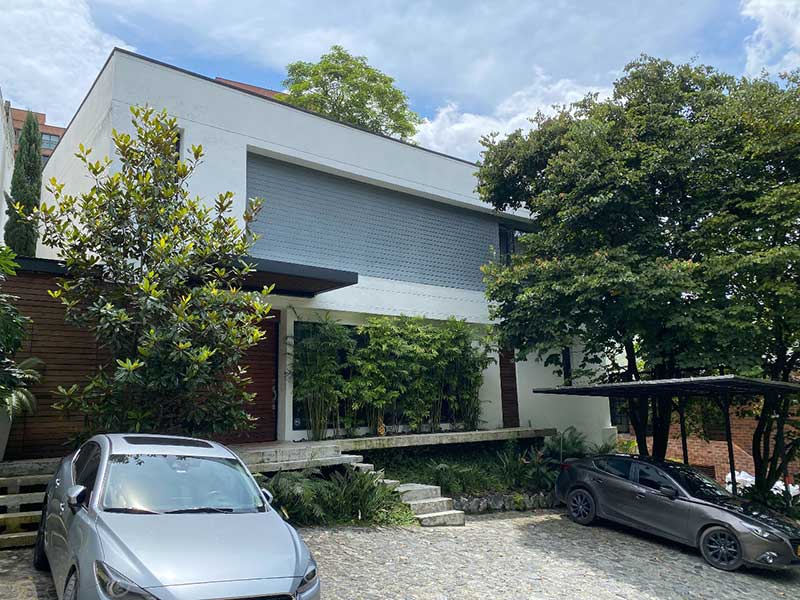 cottage home in the city