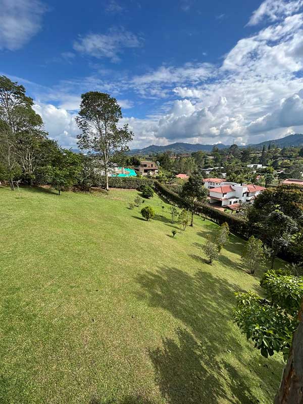 luxury house in llano grande